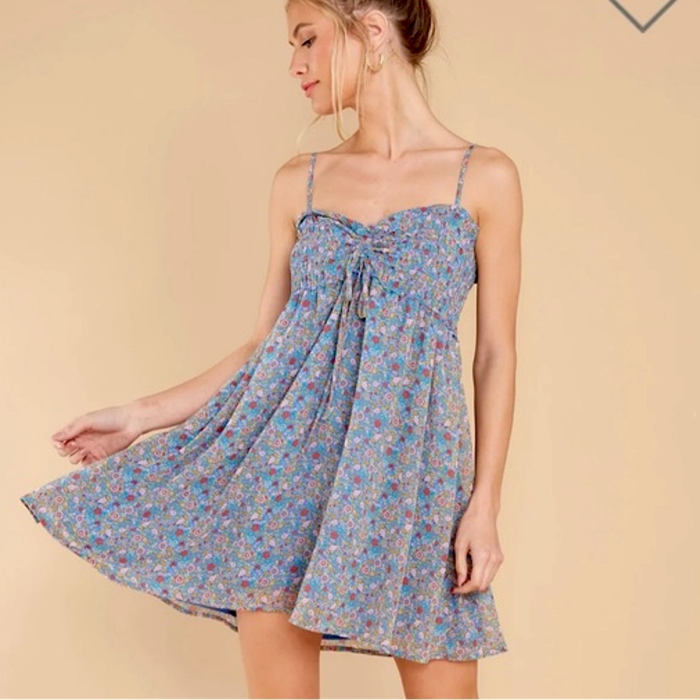 Women’s Red Dress Boutique Floral Smocked Mini Dress size Small